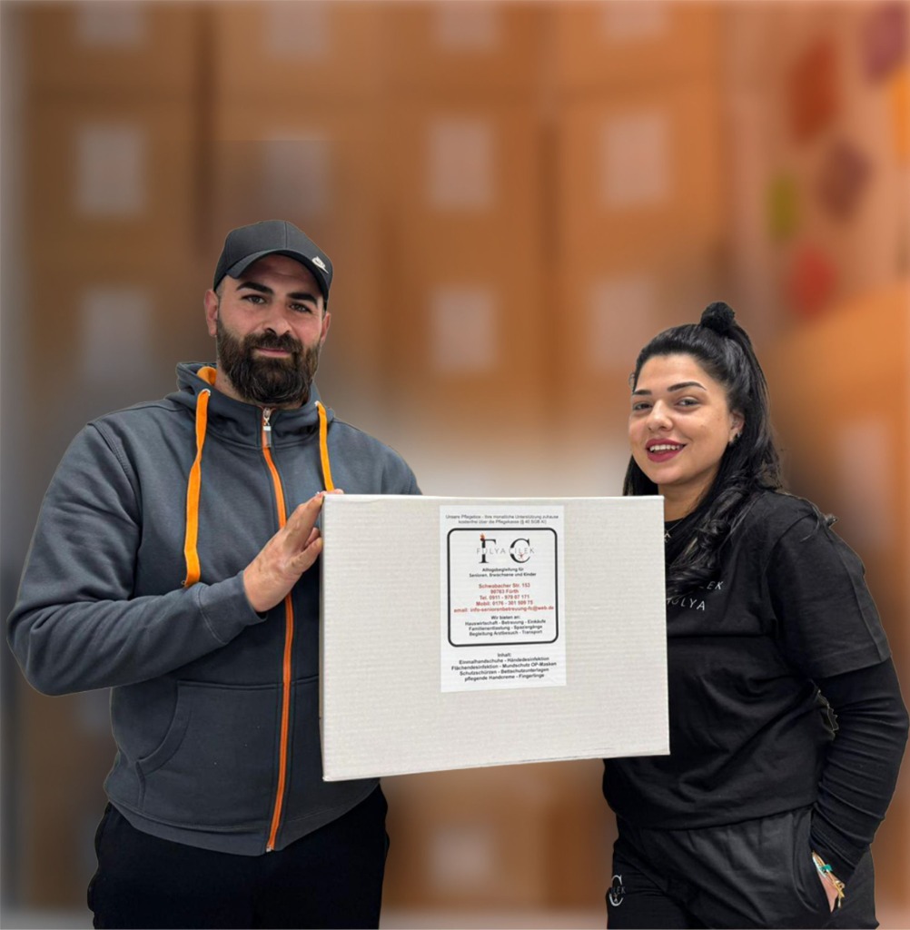 Team mit Pflegehilfsmittelbox